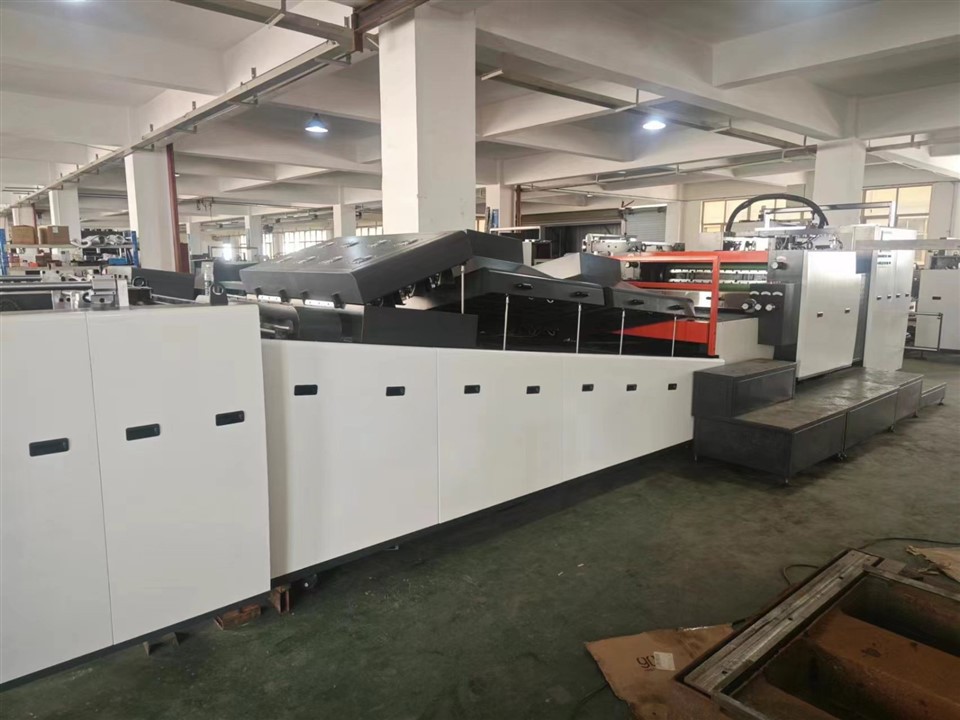 UV Spot And Overall Varnishing Machine